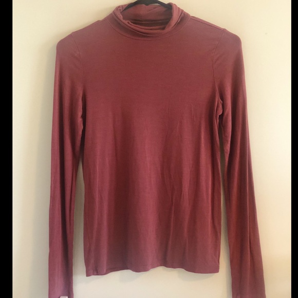(3/$15) AEO Turtleneck top - Picture 1 of 2